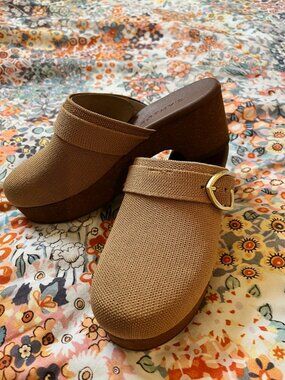 Rothy's The Classic Clog in Butternut, Size 7.5 BRAND NEW
